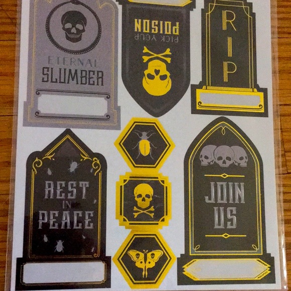 New 32pc Halloween Tombstone Embellishments (Martha Stewart) - Picture 3 of 3